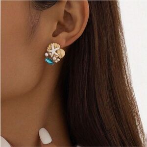 🦀GoldTone Nautical Starfish Seashell Gemstone Cluster Post back Earrings